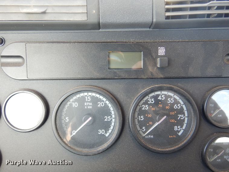 image for item DN0288 2012 Freightliner Cascadia 125  semi truck