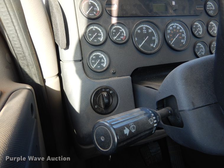 image for item DN0288 2012 Freightliner Cascadia 125  semi truck