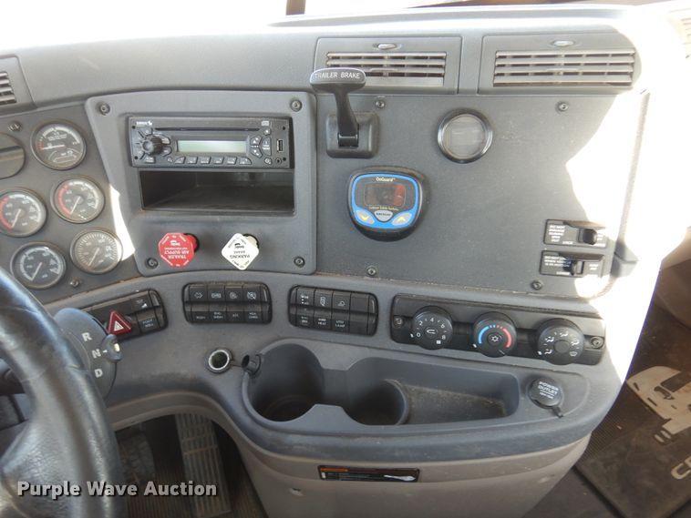 image for item DN0288 2012 Freightliner Cascadia 125  semi truck