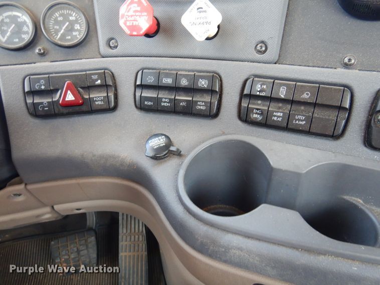 image for item DN0288 2012 Freightliner Cascadia 125  semi truck