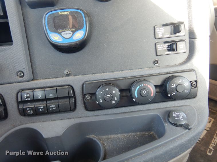 image for item DN0288 2012 Freightliner Cascadia 125  semi truck