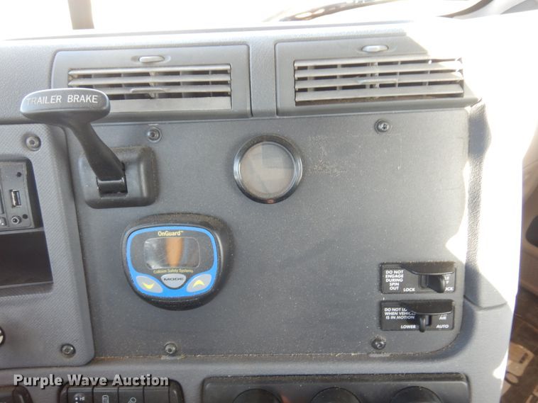 image for item DN0288 2012 Freightliner Cascadia 125  semi truck