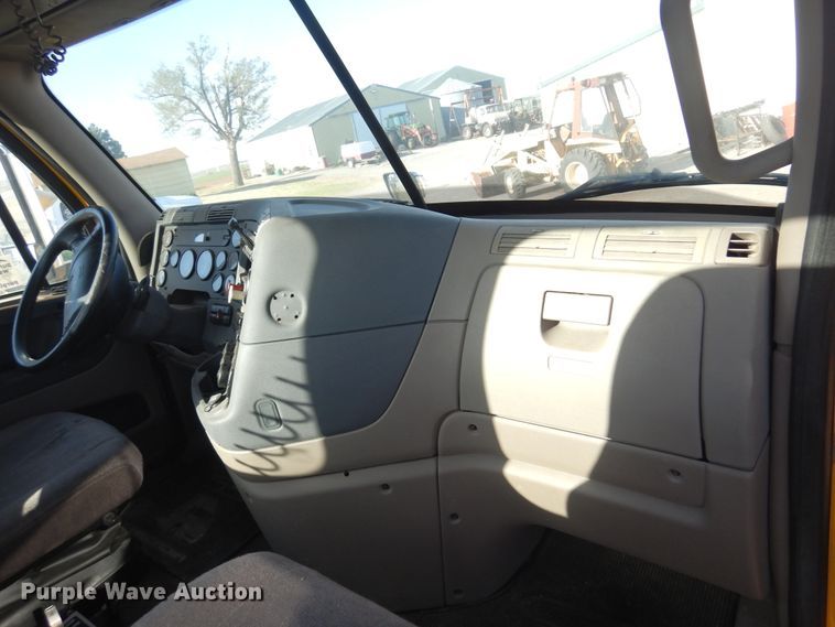 image for item DN0288 2012 Freightliner Cascadia 125  semi truck