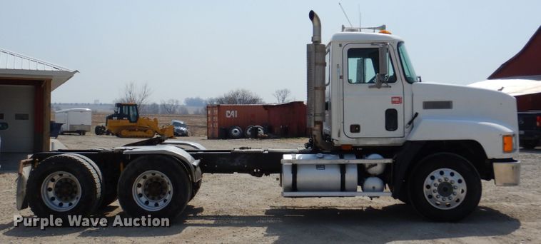 image for item DN7312 1997 Mack CH613  semi truck
