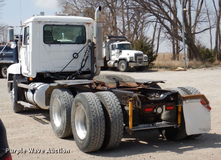 image for item DN7312 1997 Mack CH613  semi truck