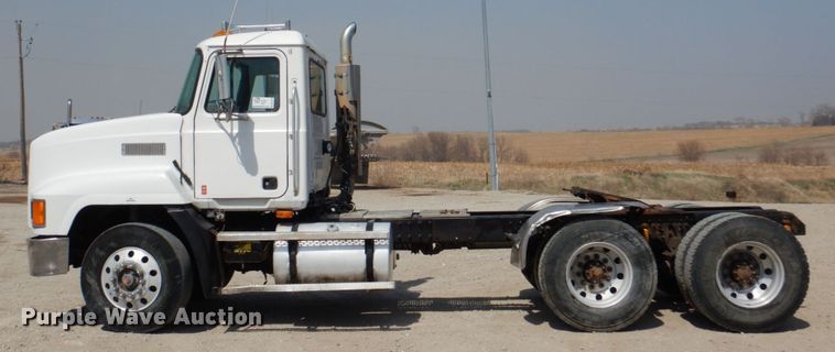 image for item DN7312 1997 Mack CH613  semi truck