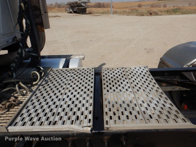 image for item DN7312 1997 Mack CH613  semi truck