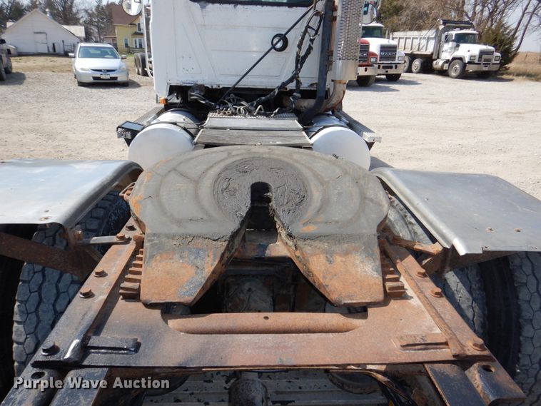 image for item DN7312 1997 Mack CH613  semi truck