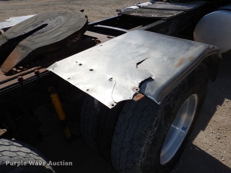 image for item DN7312 1997 Mack CH613  semi truck