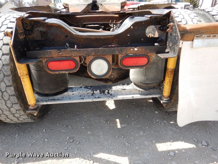 image for item DN7312 1997 Mack CH613  semi truck