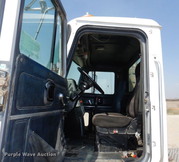 image for item DN7312 1997 Mack CH613  semi truck