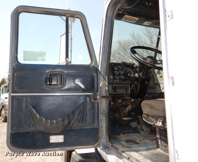 image for item DN7312 1997 Mack CH613  semi truck