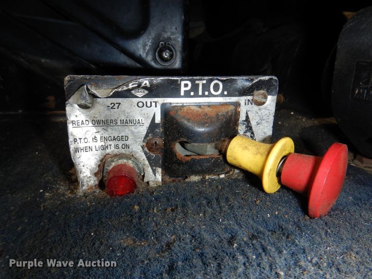 image for item DN7312 1997 Mack CH613  semi truck