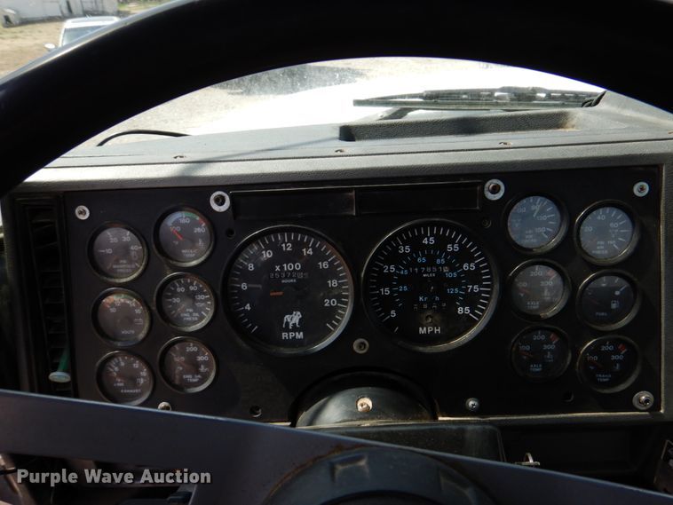 image for item DN7312 1997 Mack CH613  semi truck