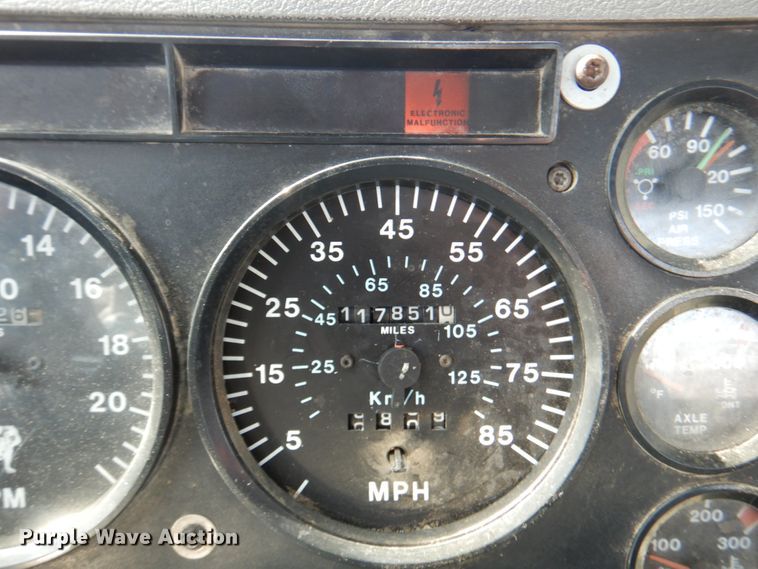 image for item DN7312 1997 Mack CH613  semi truck