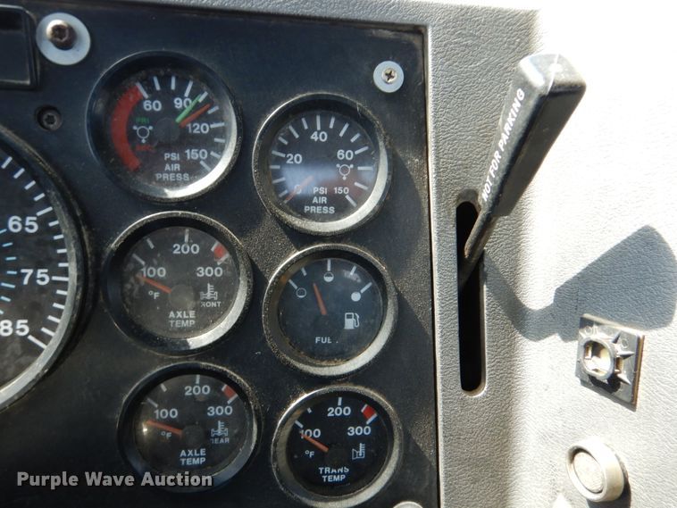 image for item DN7312 1997 Mack CH613  semi truck