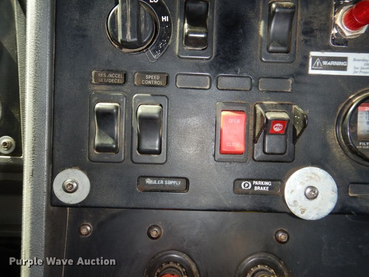 image for item DN7312 1997 Mack CH613  semi truck