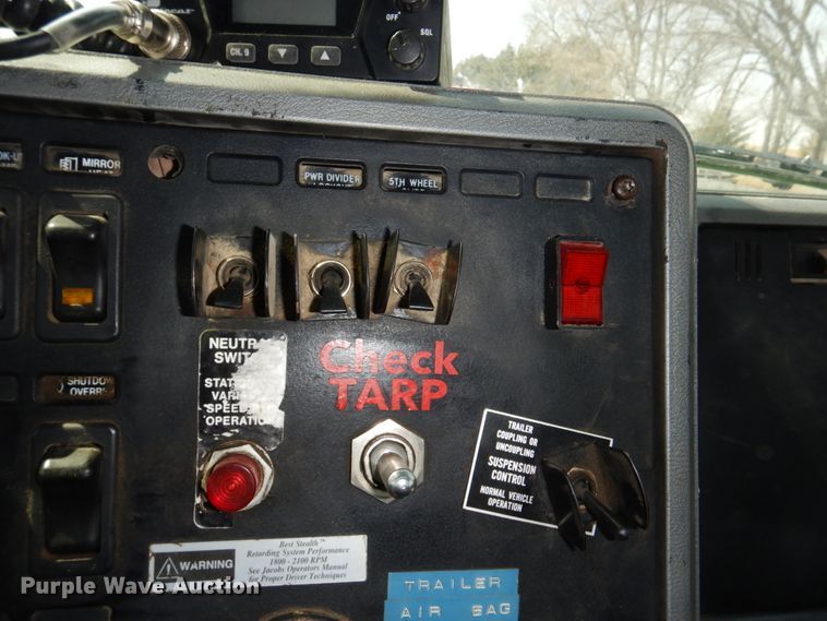 image for item DN7312 1997 Mack CH613  semi truck