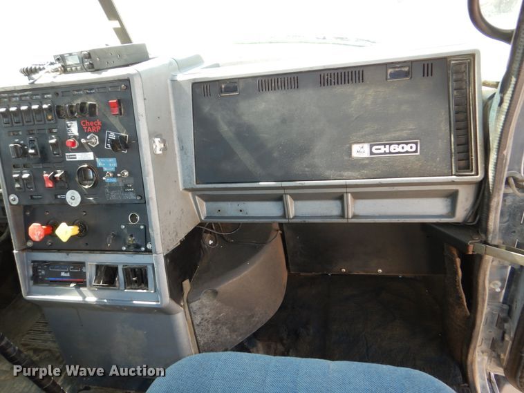 image for item DN7312 1997 Mack CH613  semi truck