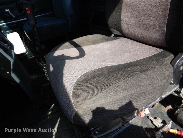 image for item DN7312 1997 Mack CH613  semi truck