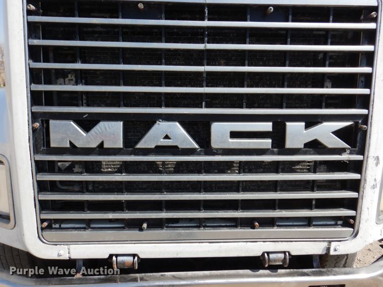 image for item DN7312 1997 Mack CH613  semi truck