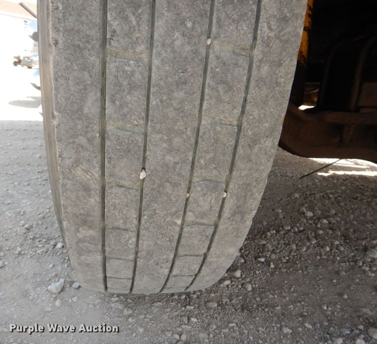 image for item DN7312 1997 Mack CH613  semi truck