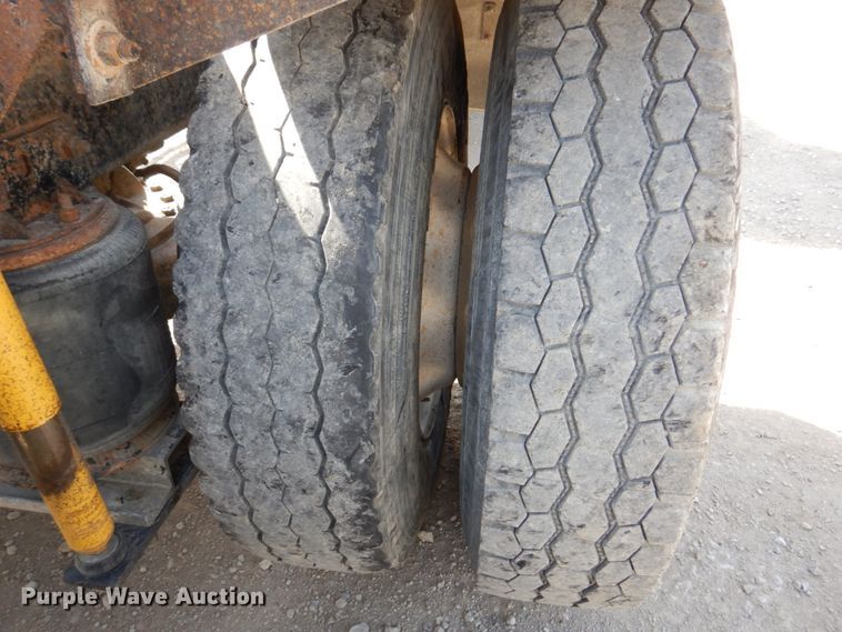 image for item DN7312 1997 Mack CH613  semi truck