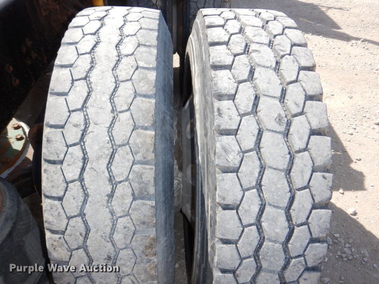 image for item DN7312 1997 Mack CH613  semi truck