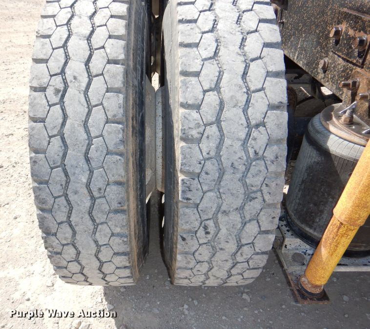 image for item DN7312 1997 Mack CH613  semi truck