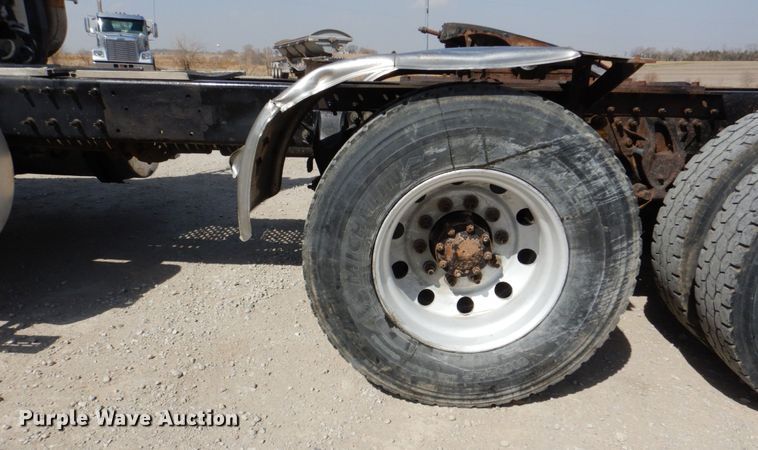 image for item DN7312 1997 Mack CH613  semi truck