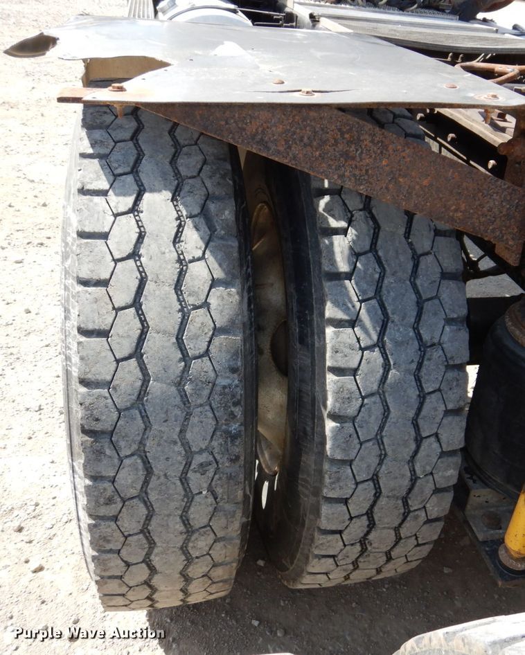 image for item DN7312 1997 Mack CH613  semi truck