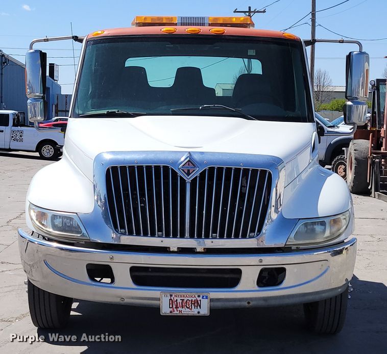 image for item DN7353 2003 International 4300  tow truck