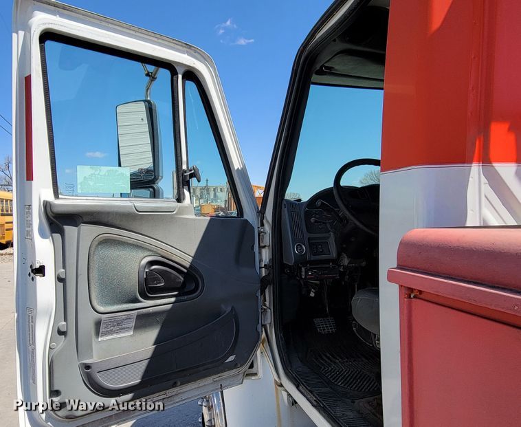 image for item DN7353 2003 International 4300  tow truck