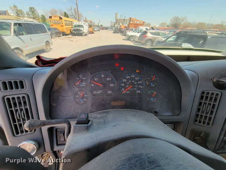 image for item DN7353 2003 International 4300  tow truck