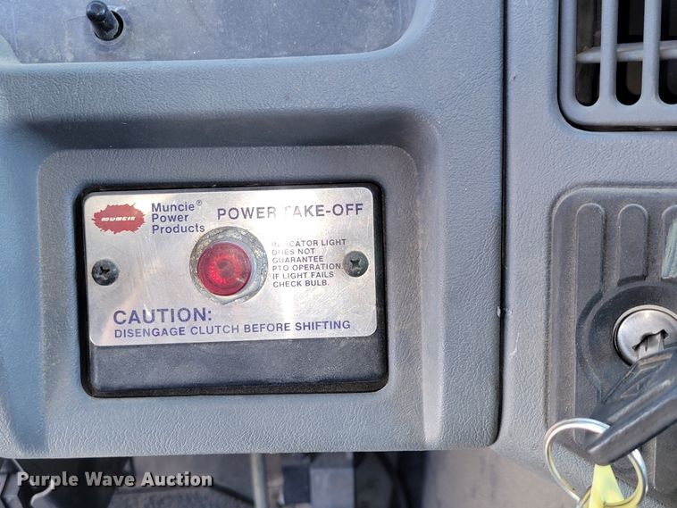 image for item DN7353 2003 International 4300  tow truck