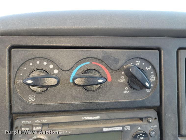 image for item DN7353 2003 International 4300  tow truck