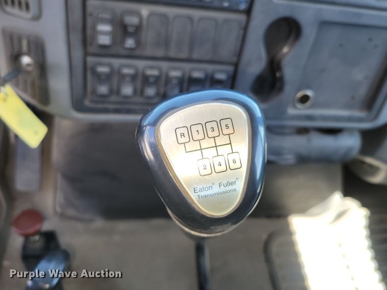 image for item DN7353 2003 International 4300  tow truck