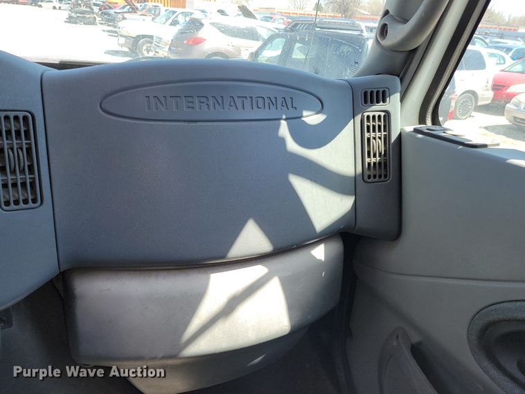 image for item DN7353 2003 International 4300  tow truck