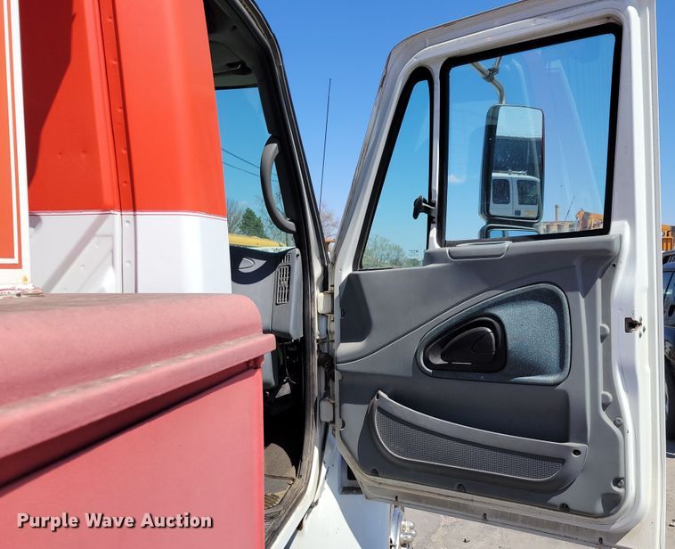 image for item DN7353 2003 International 4300  tow truck