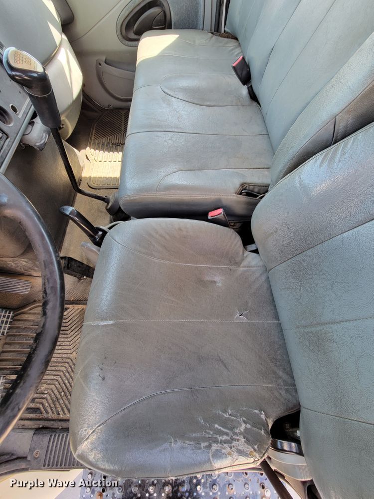 image for item DN7353 2003 International 4300  tow truck