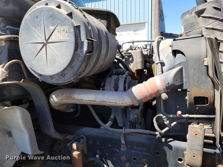 image for item DN7353 2003 International 4300  tow truck