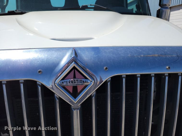 image for item DN7353 2003 International 4300  tow truck