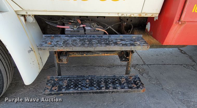 image for item DN7353 2003 International 4300  tow truck