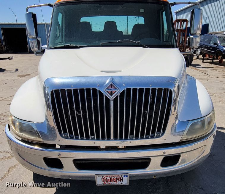 image for item DN7353 2003 International 4300  tow truck