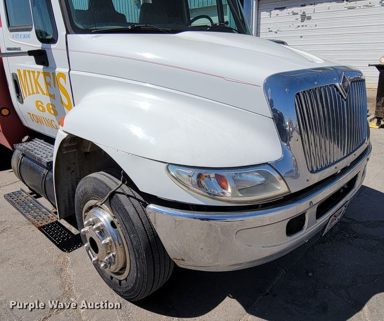 image for item DN7353 2003 International 4300  tow truck
