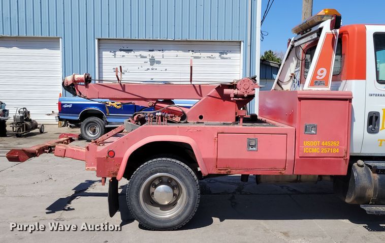 image for item DN7353 2003 International 4300  tow truck