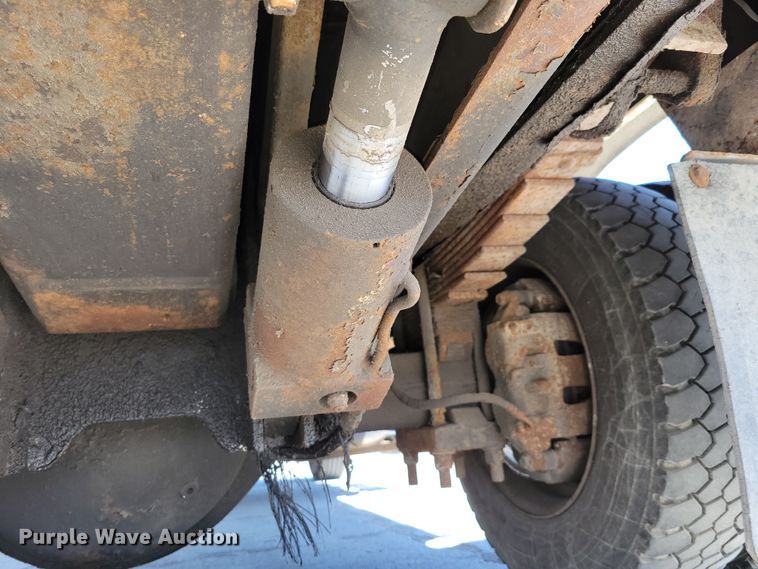 image for item DN7353 2003 International 4300  tow truck