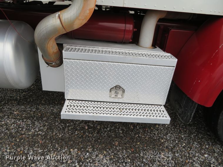 image for item DN7964 2008 Peterbilt 365  semi truck