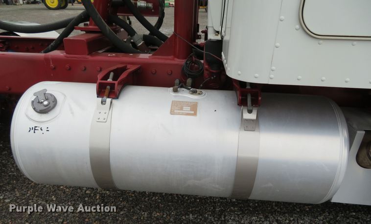 image for item DN7964 2008 Peterbilt 365  semi truck