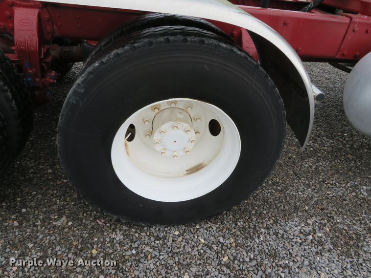 image for item DN7964 2008 Peterbilt 365  semi truck